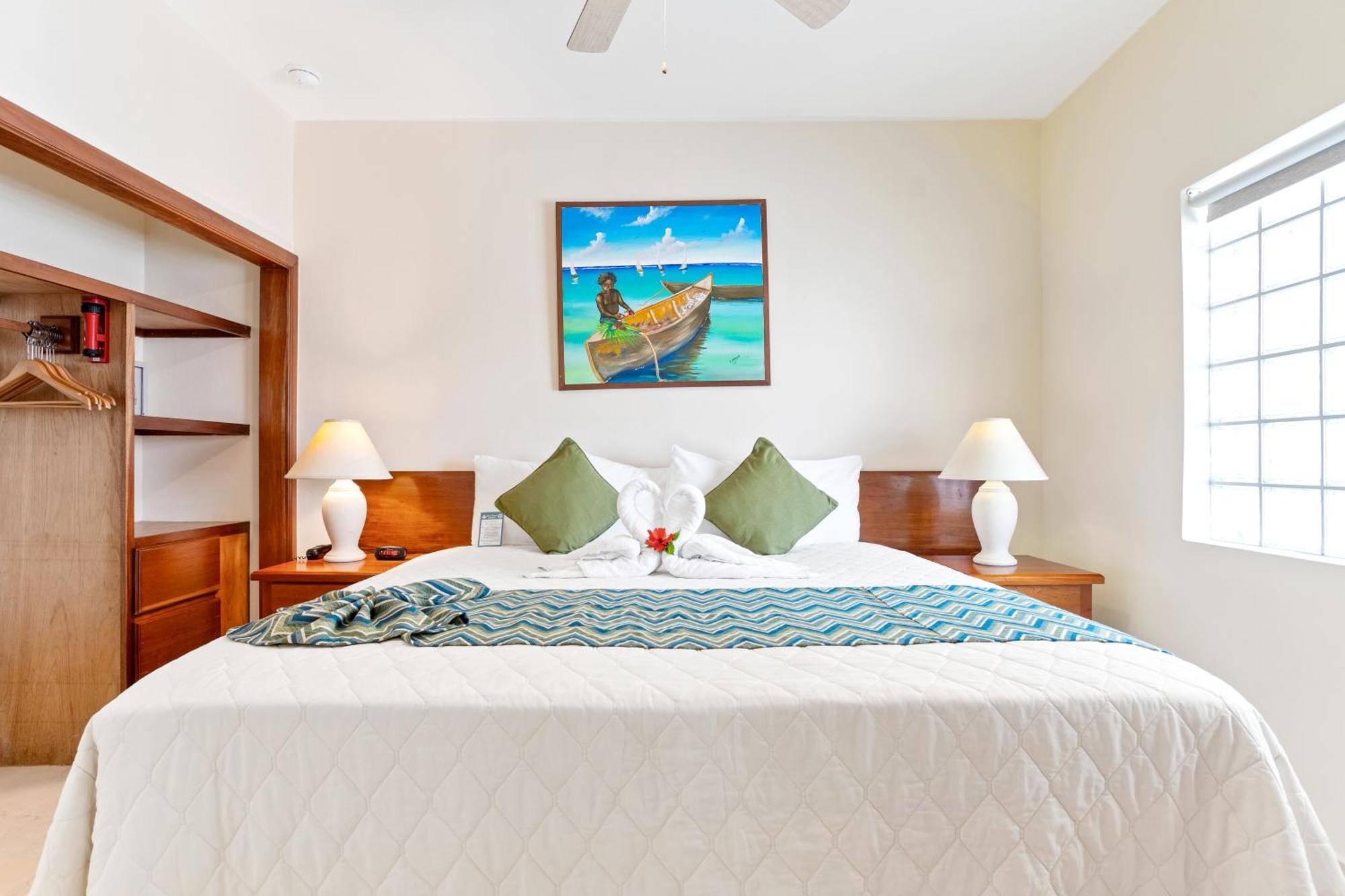 SunBreeze Suites San Pedro  Exterior foto