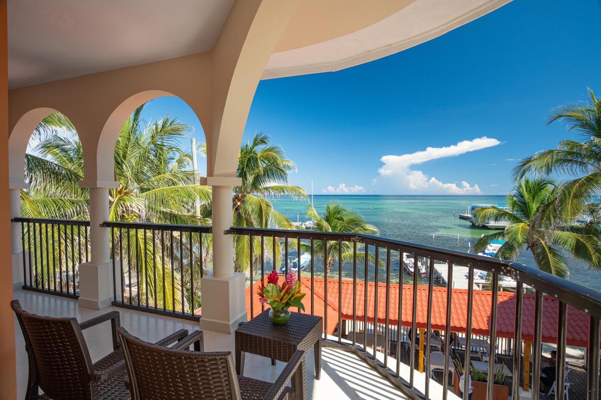 SunBreeze Suites San Pedro  Exterior foto