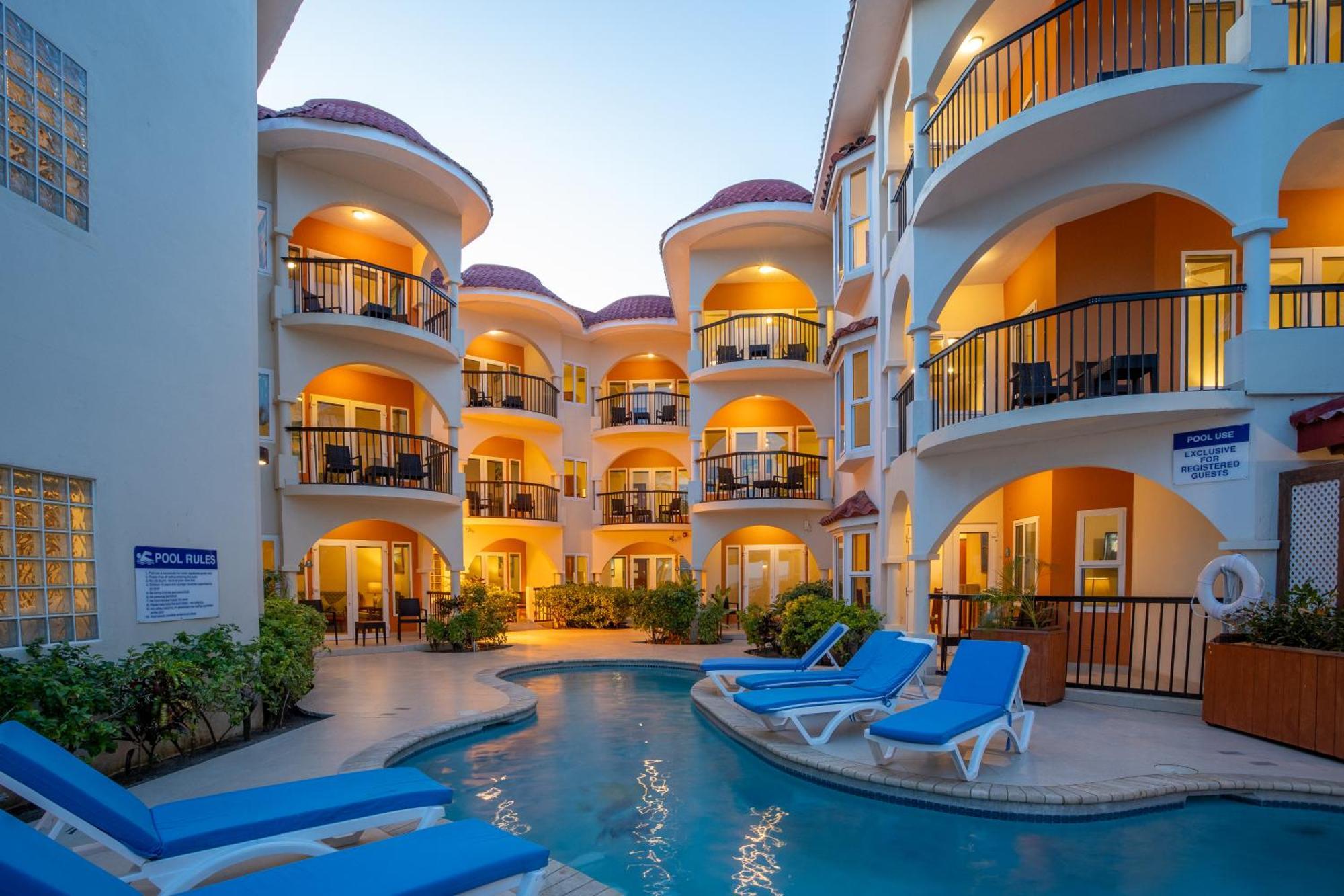 SunBreeze Suites San Pedro  Exterior foto