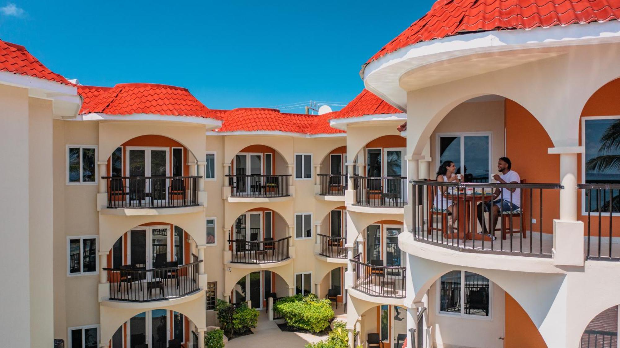 SunBreeze Suites San Pedro  Exterior foto