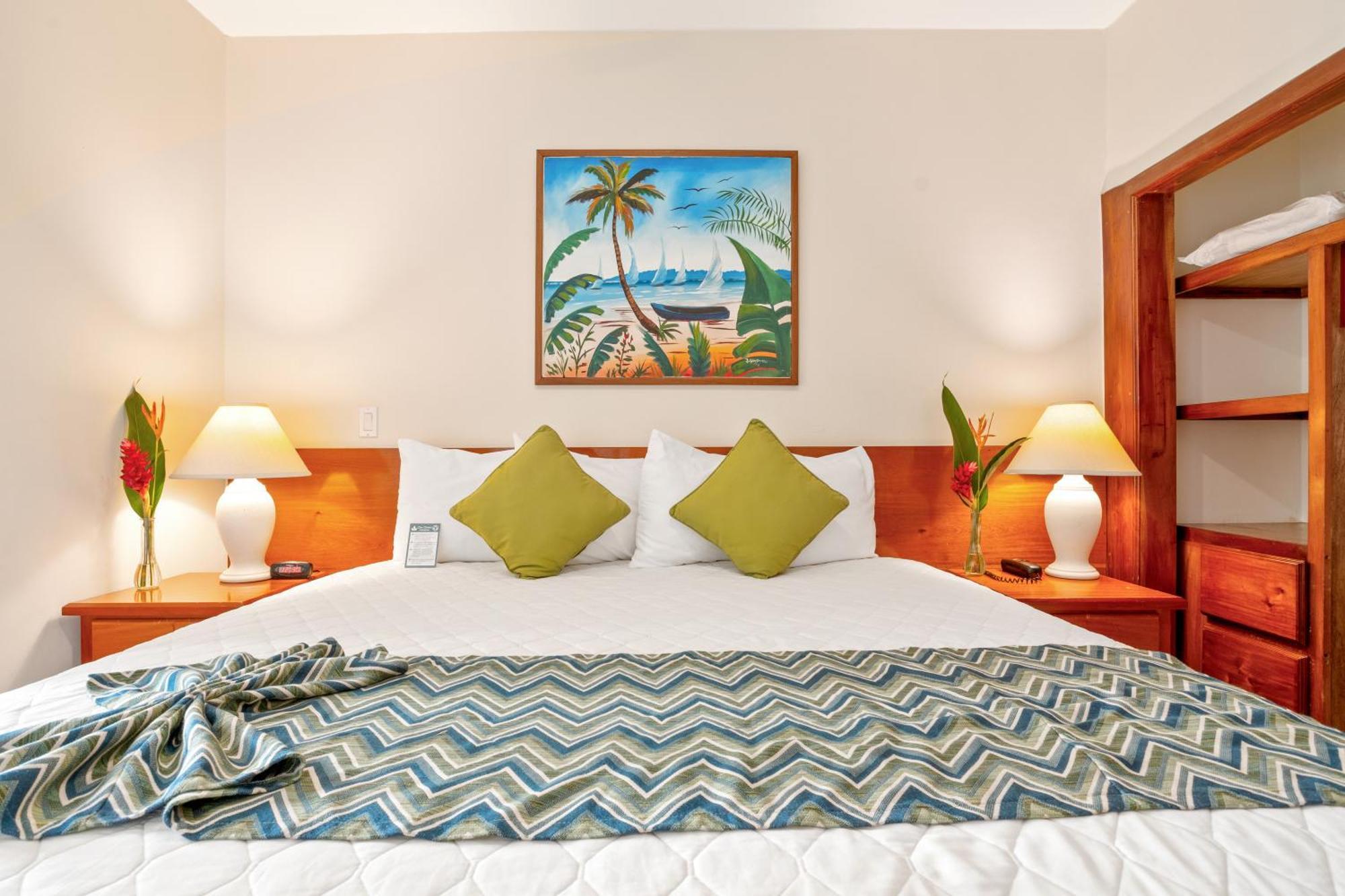 SunBreeze Suites San Pedro  Exterior foto