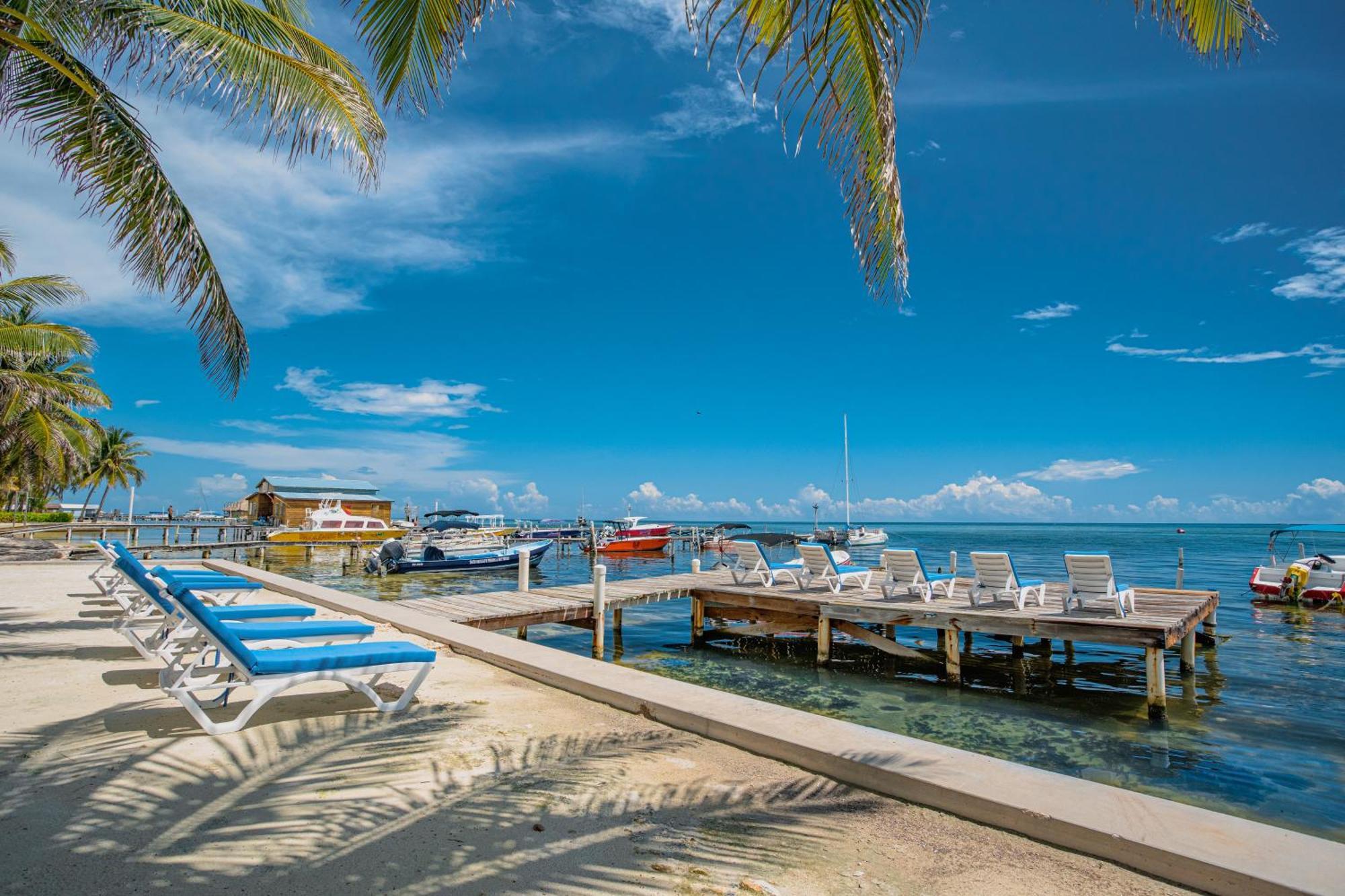 SunBreeze Suites San Pedro  Exterior foto