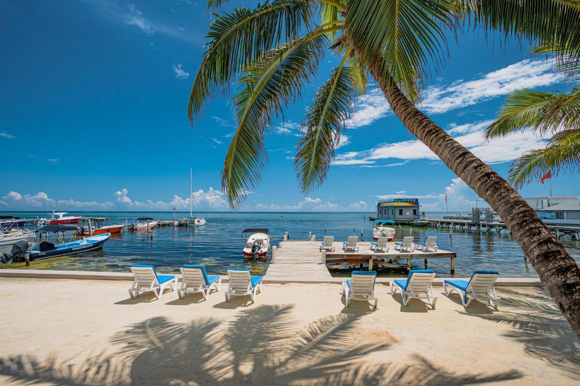 SunBreeze Suites San Pedro  Exterior foto