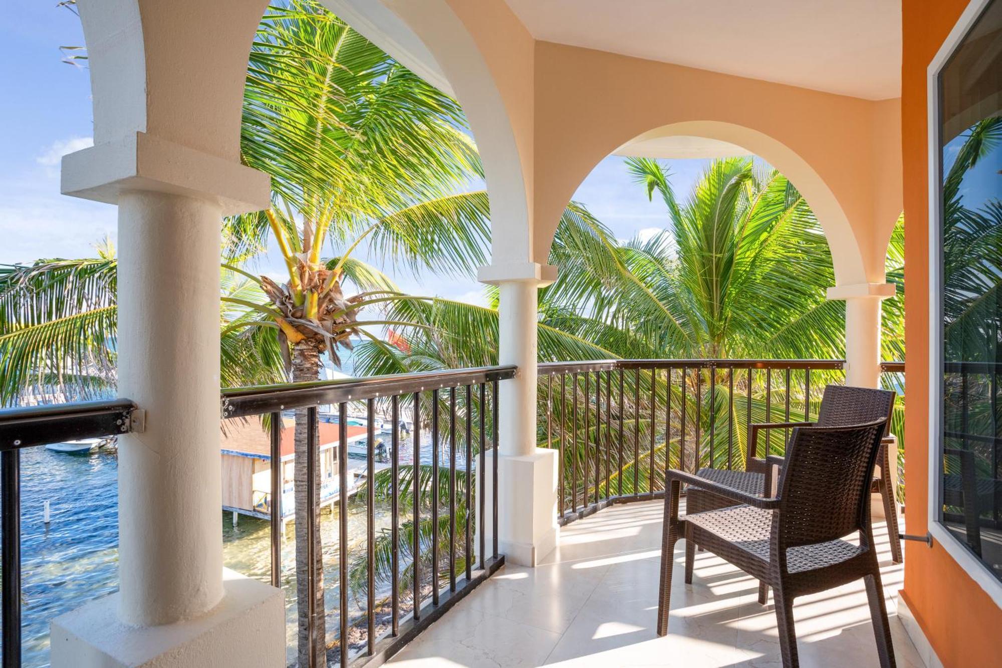 SunBreeze Suites San Pedro  Exterior foto